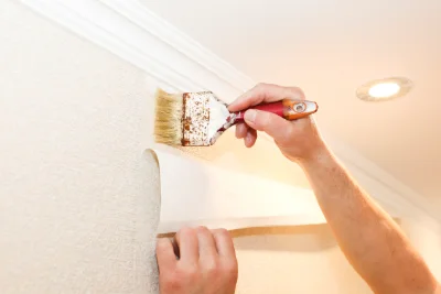 Pose de papier peint à Sylvanès — revêtements muraux et toiles de verre